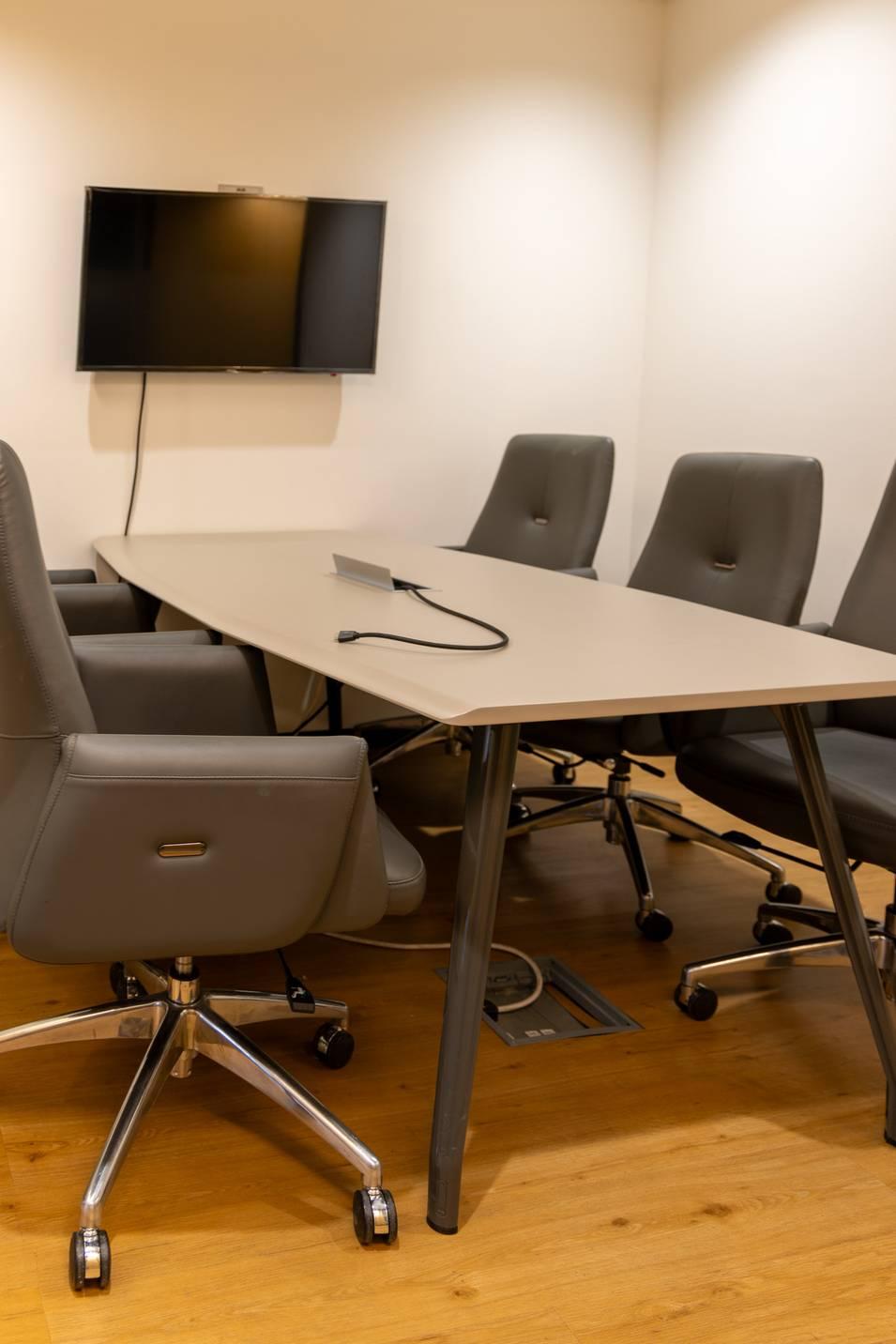 Meeting Room for 6 People, Private Meetings and Workshops or Content Creation — photo 2