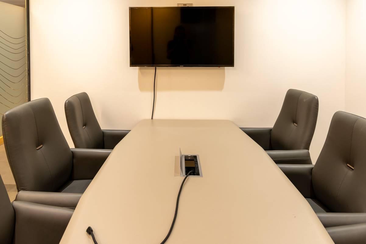 Meeting Room for 6 People, Private Meetings and Workshops or Content Creation — photo 5