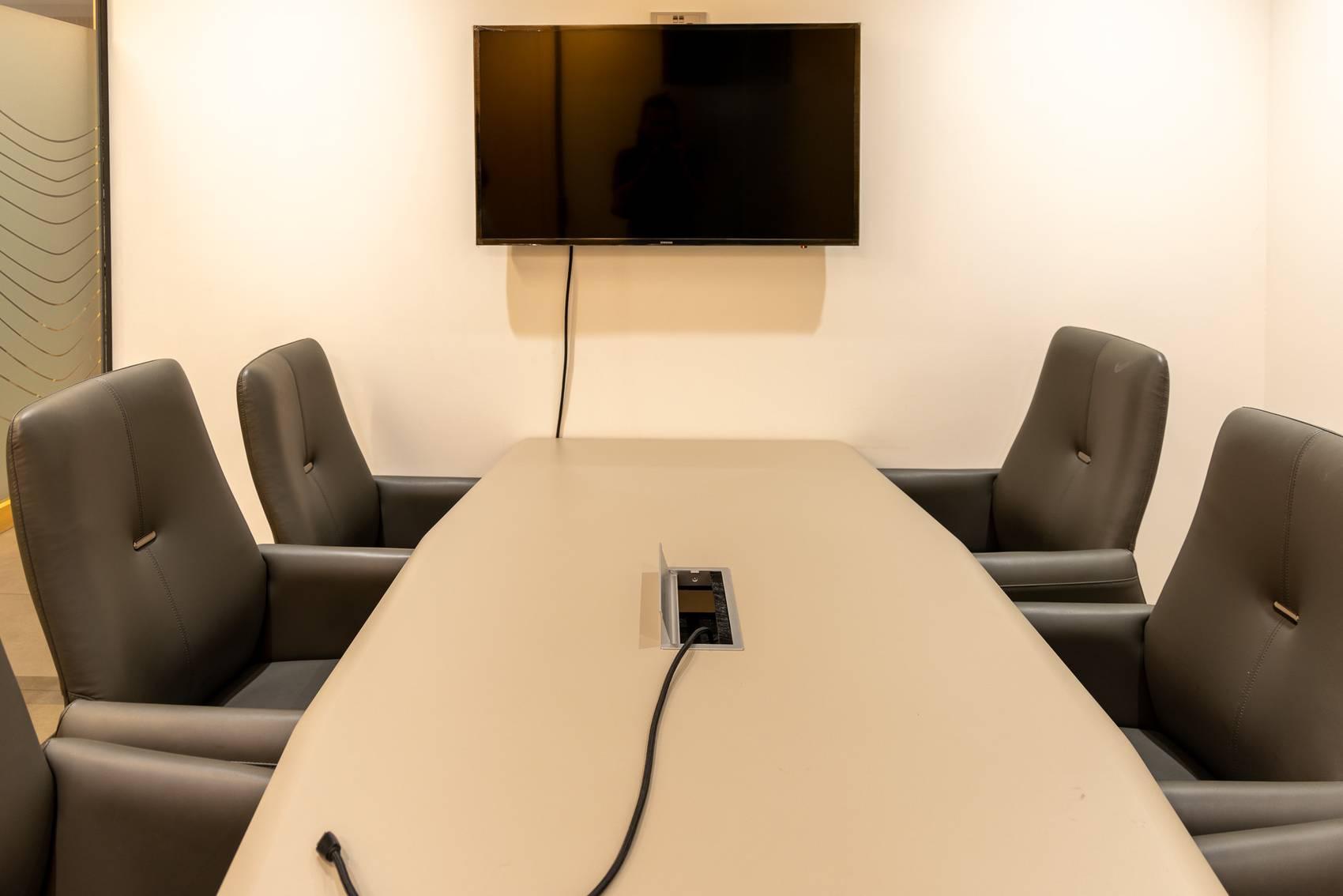 Meeting Room for 6 People, Private Meetings and Workshops or Content Creation — photo 5