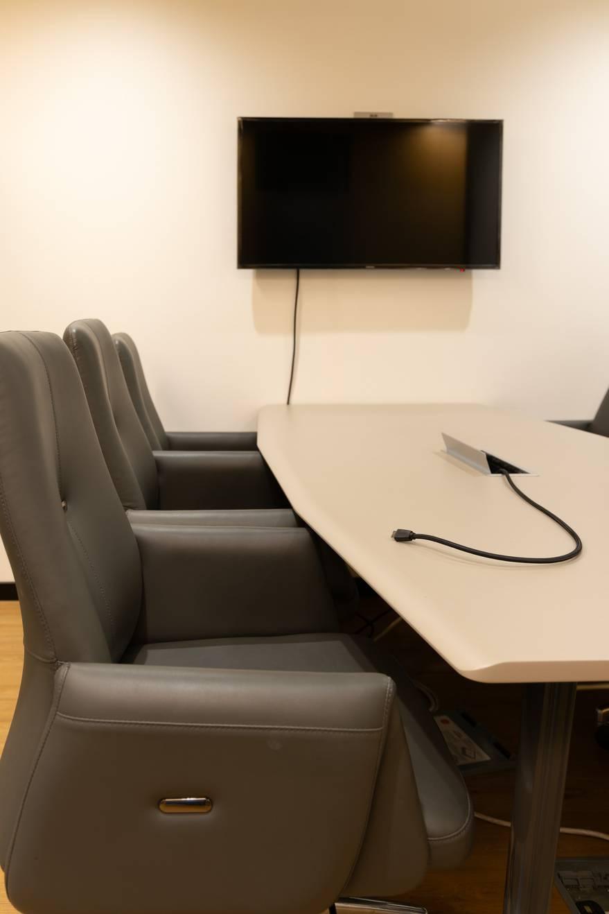 Meeting Room for 6 People, Private Meetings and Workshops or Content Creation — photo 4