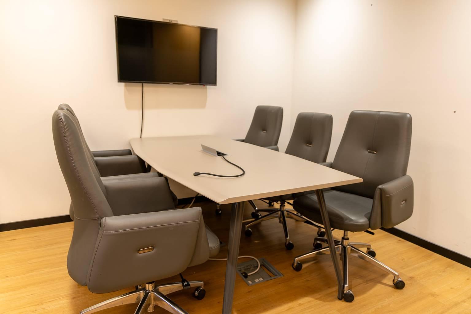 Meeting Room for 6 People, Private Meetings and Workshops or Content Creation — main photo