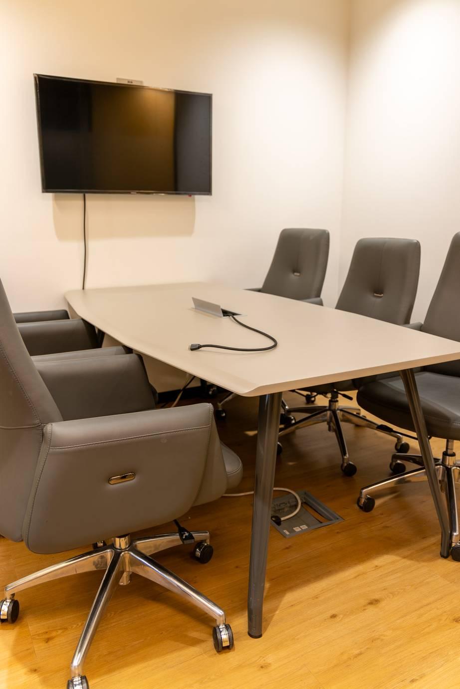 Meeting Room for 6 People, Private Meetings and Workshops or Content Creation — photo 6