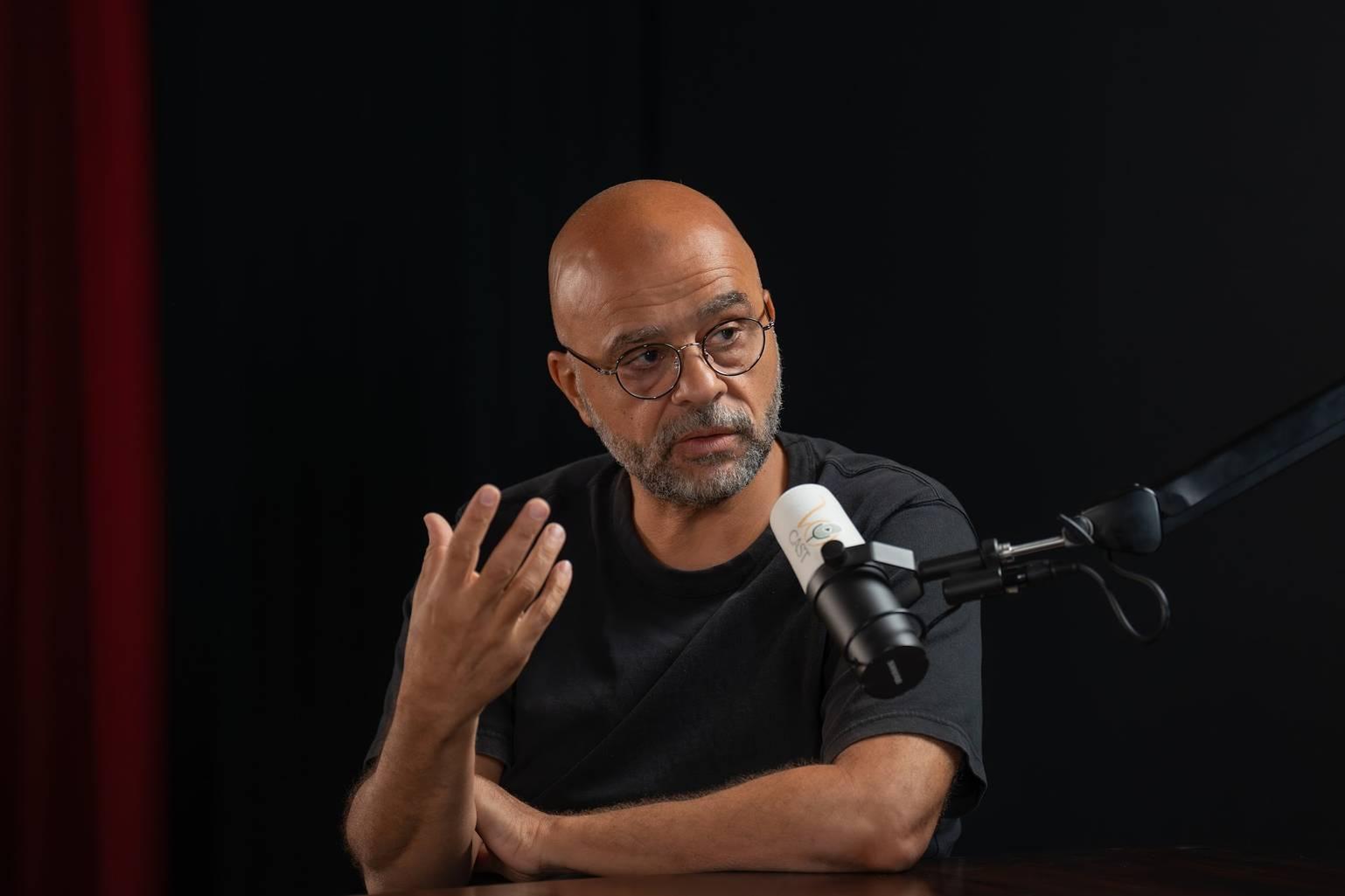 Library Oryx Colour-Changing Podcast Desk Studio, Al Mamzar Dubai — photo 4