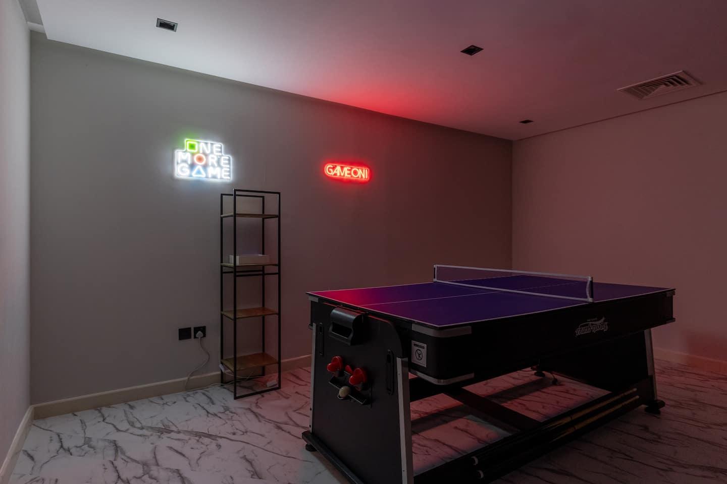 Penthouse-Style 3BR Marina Apartment with Games Room — photo 9