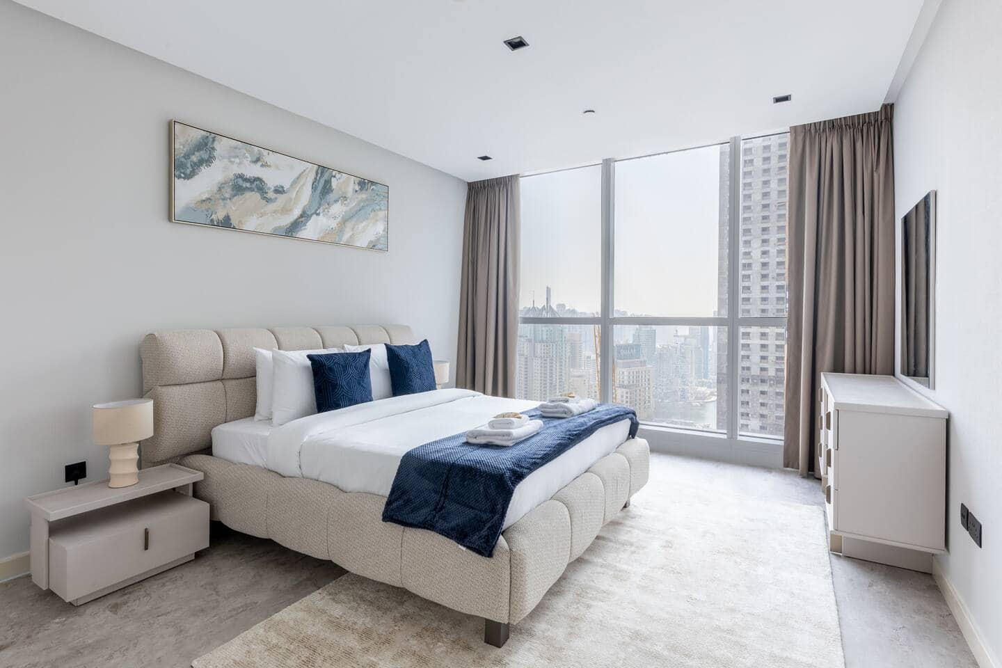 Penthouse-Style 3BR Marina Apartment with Games Room — photo 13