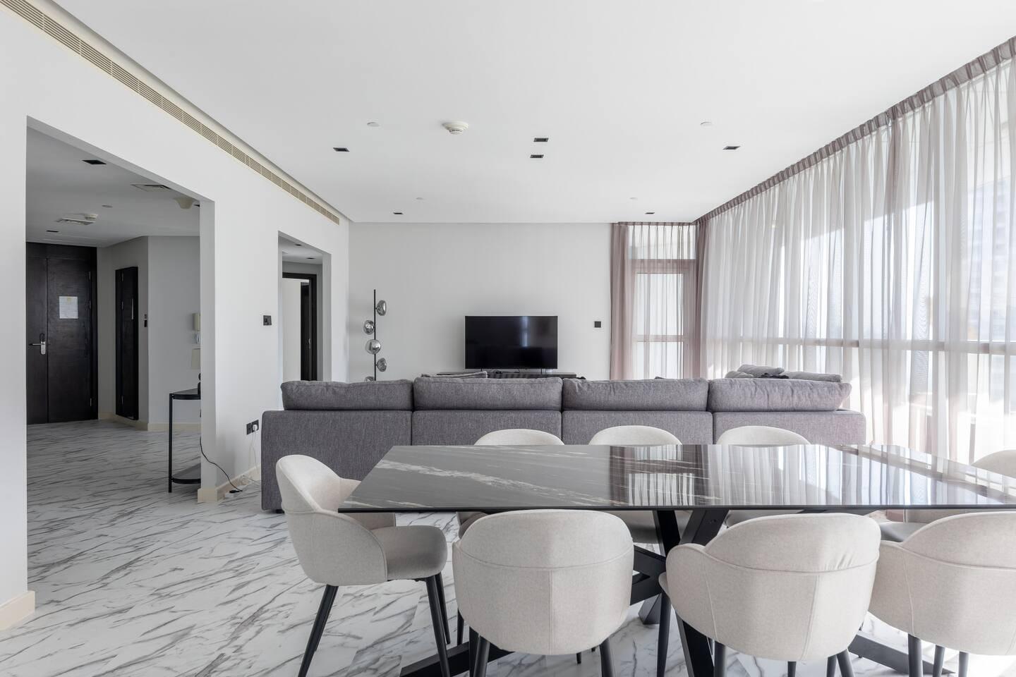 Penthouse-Style 3BR Marina Apartment with Games Room — main photo