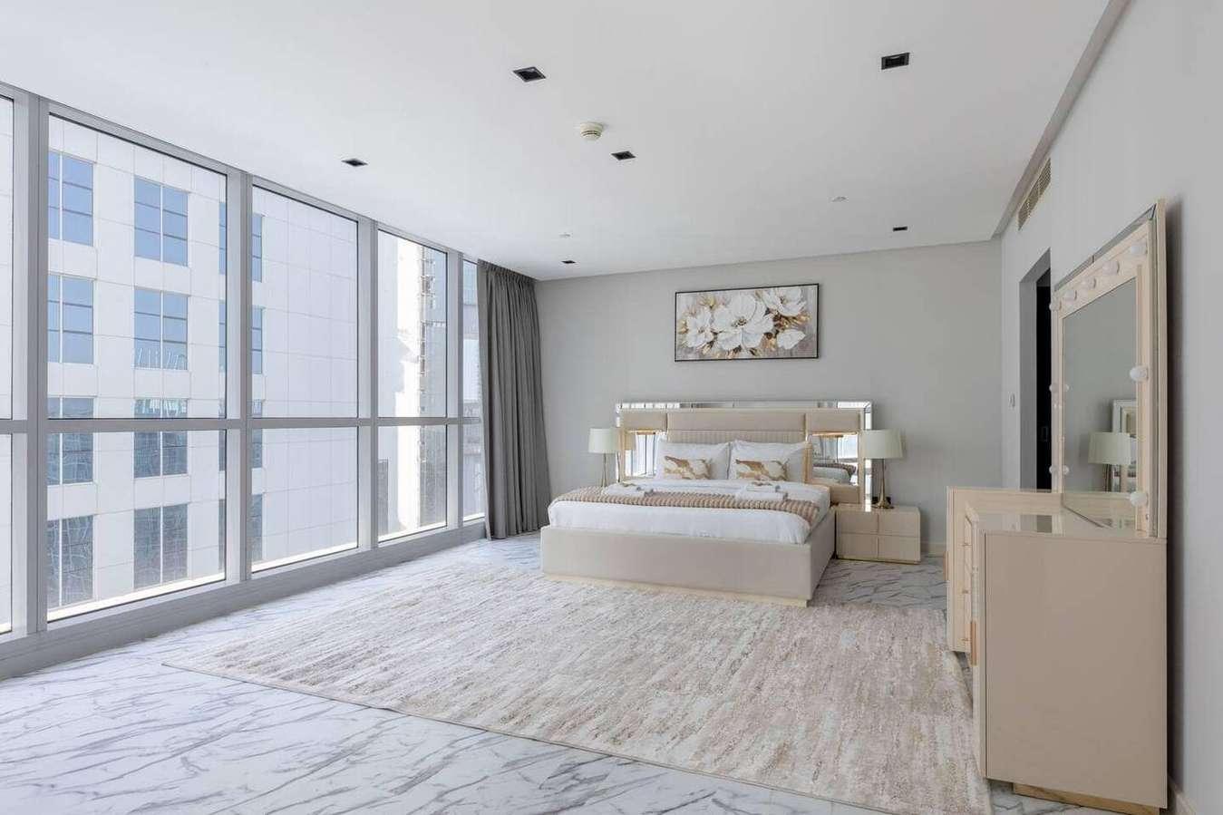 Penthouse-Style 3BR Marina Apartment with Games Room — photo 23
