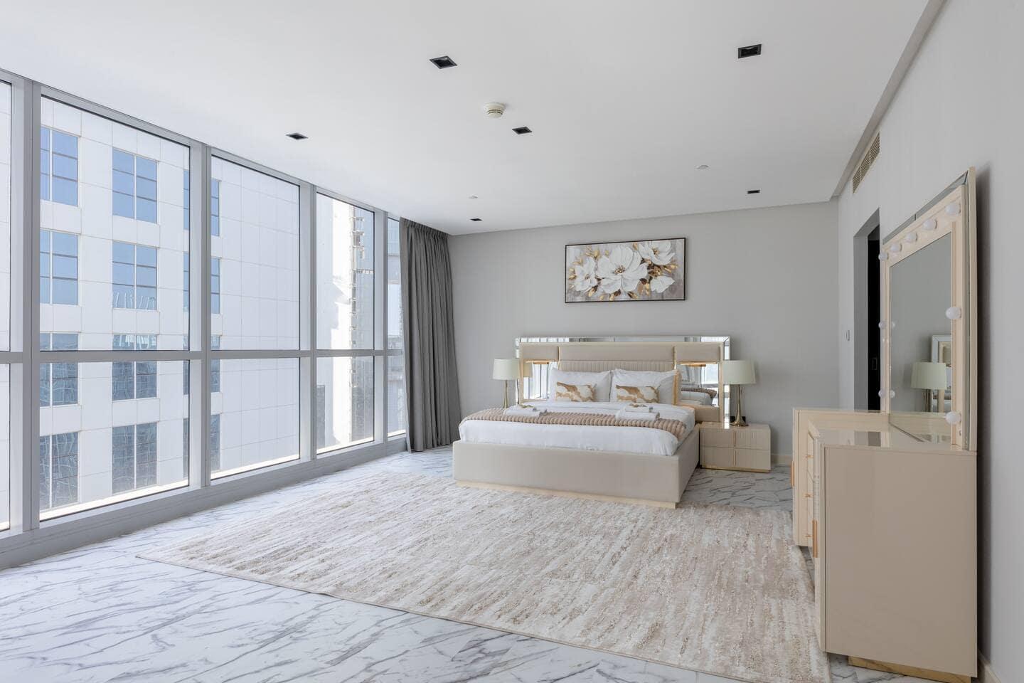 Penthouse-Style 3BR Marina Apartment with Games Room — photo 23