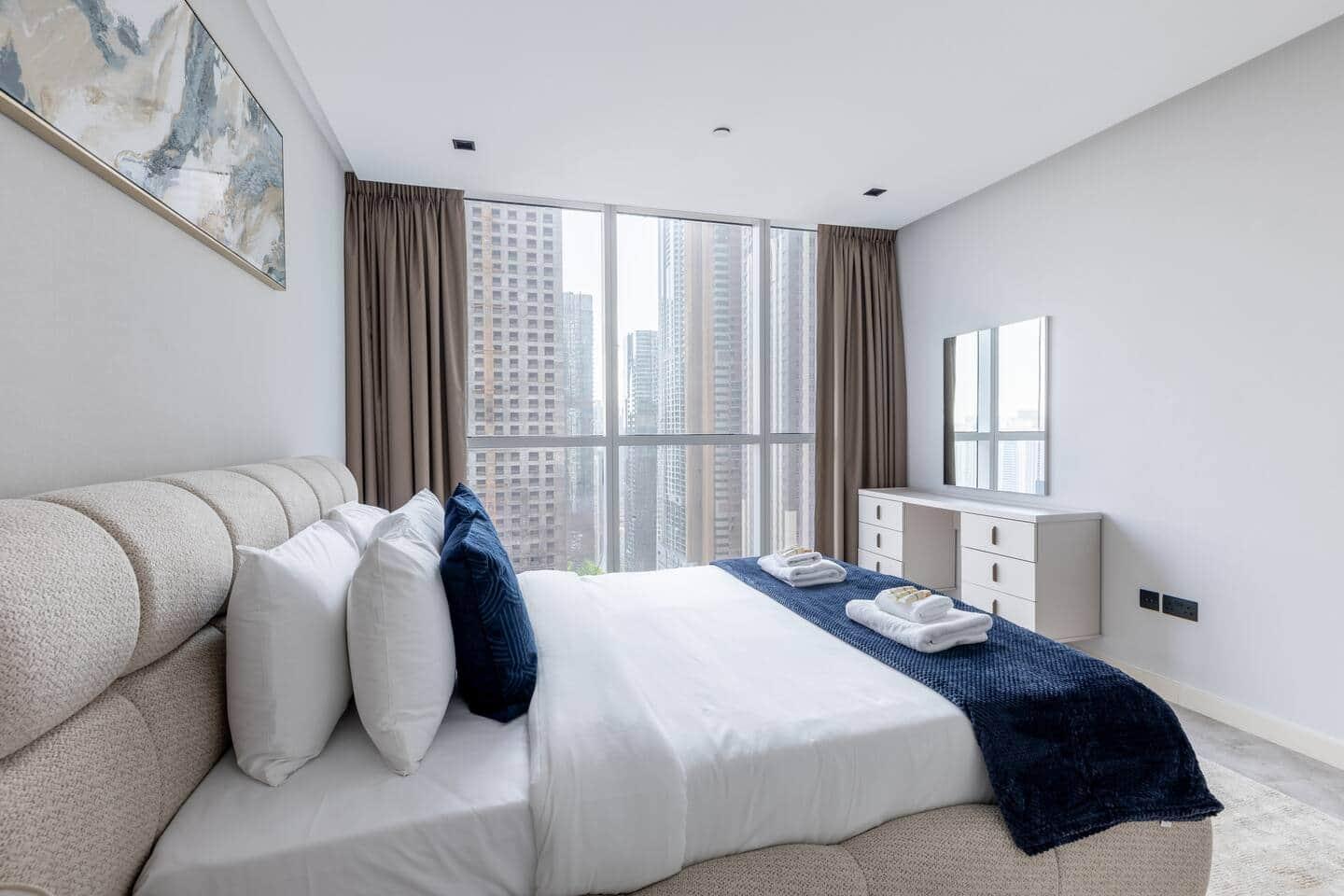Penthouse-Style 3BR Marina Apartment with Games Room — photo 28