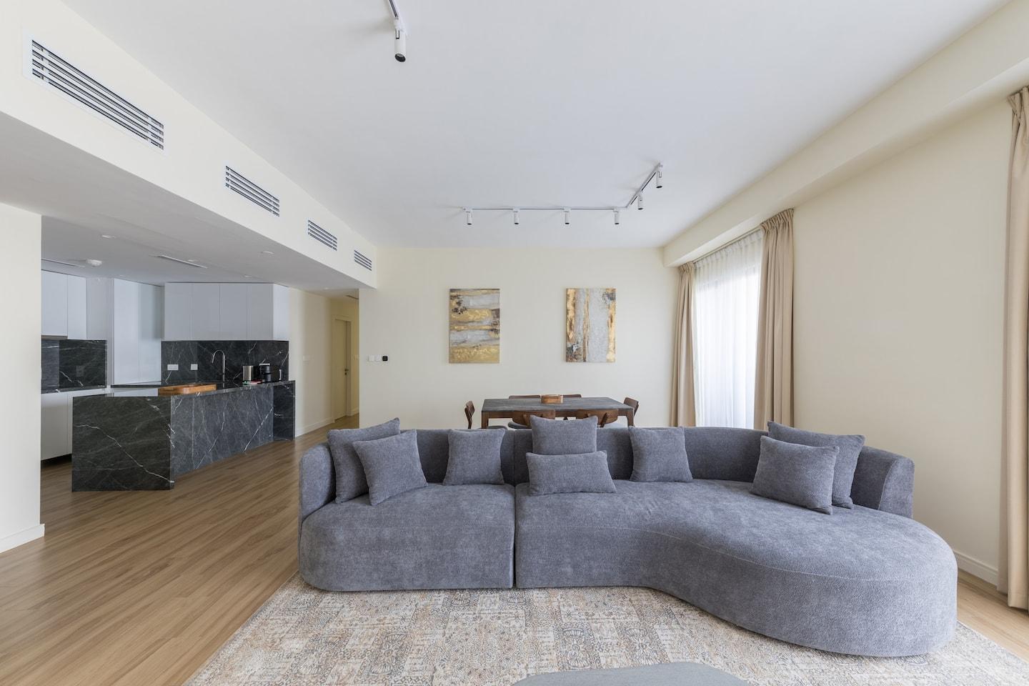 Top-Floor 2BR JBR Apartment with Full Marina View — photo 4
