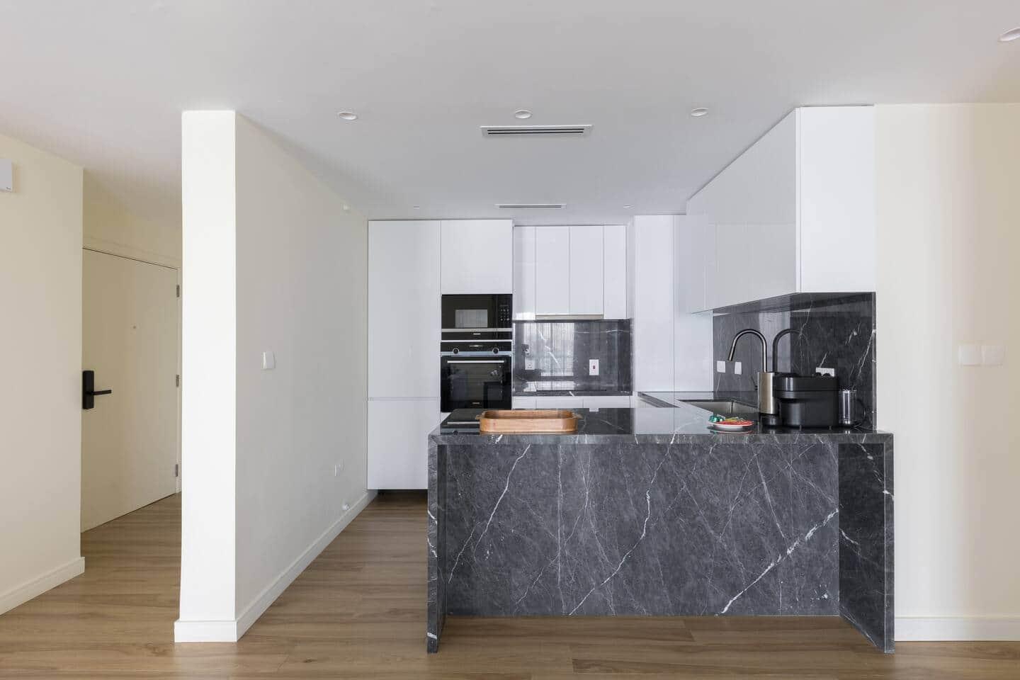 Top-Floor 2BR JBR Apartment with Full Marina View — photo 11