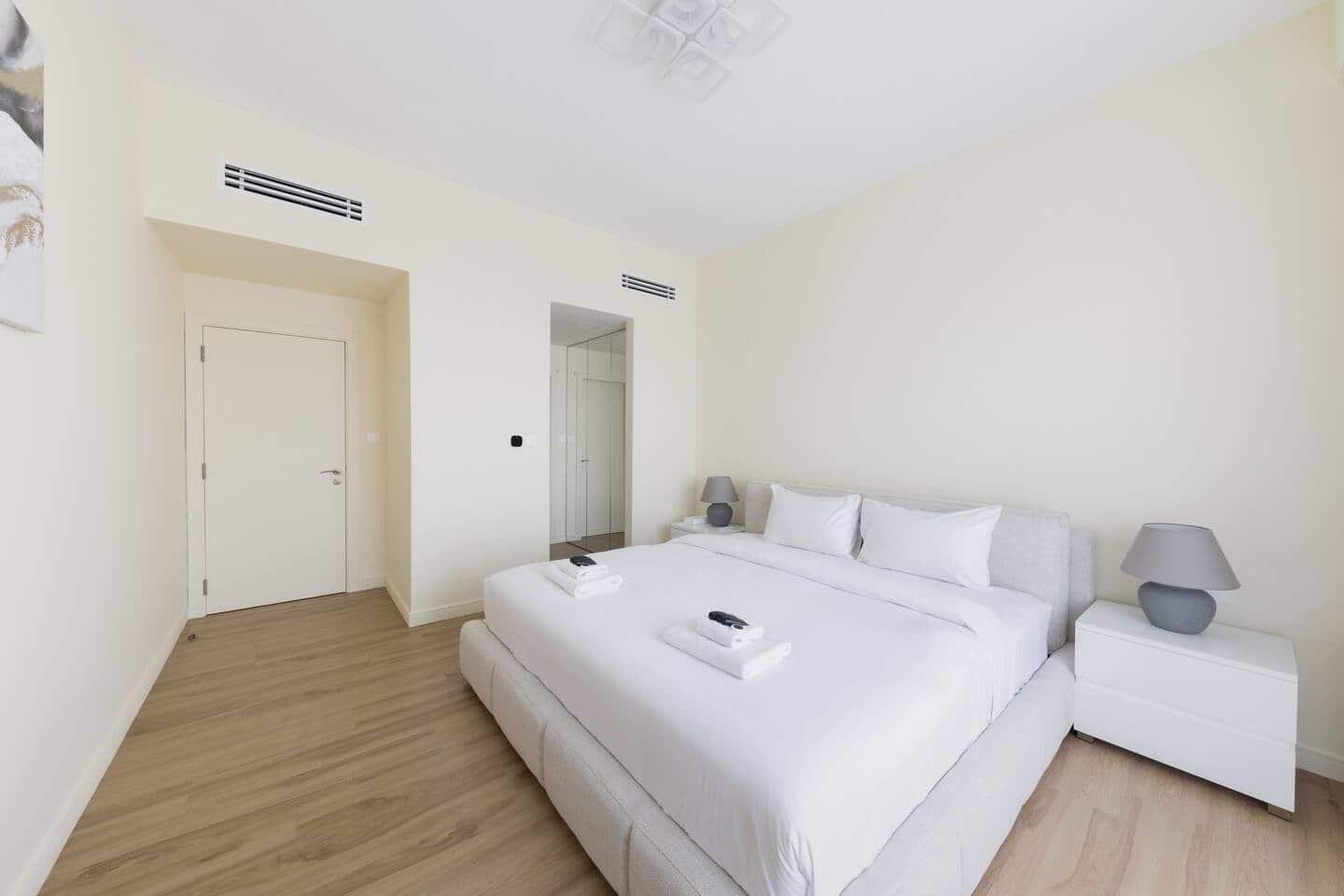 Top-Floor 2BR JBR Apartment with Full Marina View — photo 8