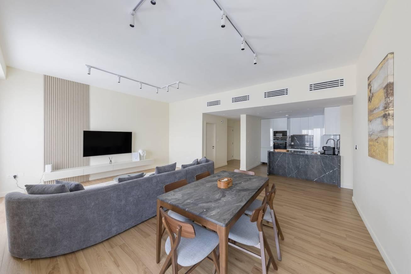 Top-Floor 2BR JBR Apartment with Full Marina View — photo 19