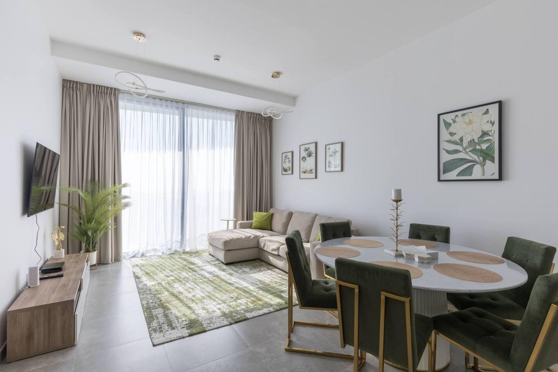 Stella Maris 42nd-Floor 2BR with Dubai Skyline Views — main photo