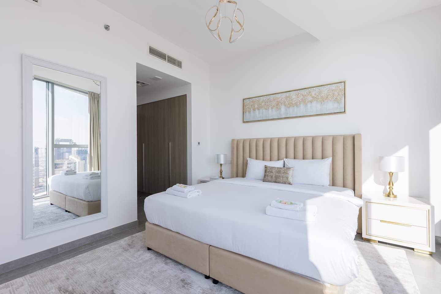 Stella Maris 42nd-Floor 2BR with Dubai Skyline Views — photo 11