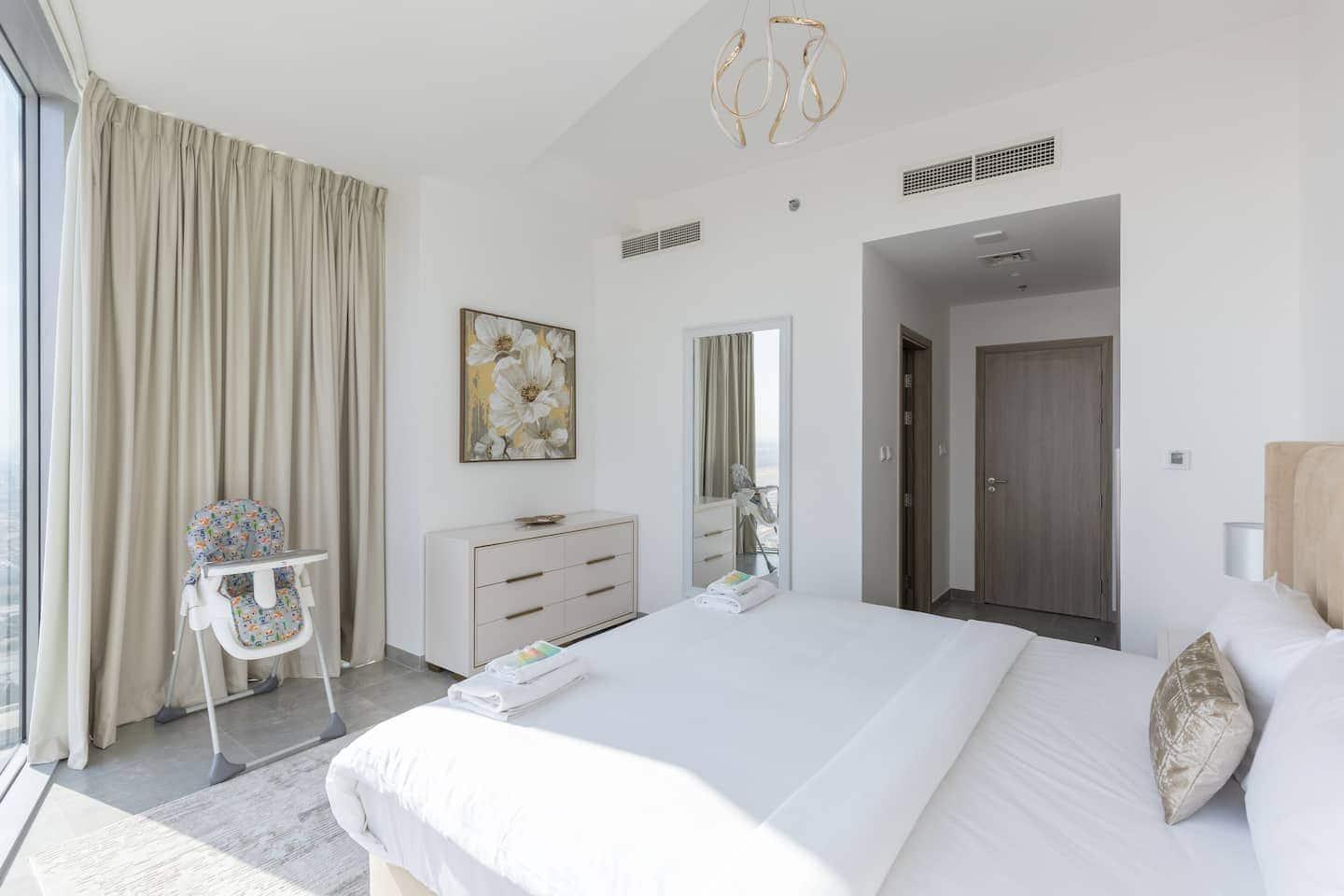 Stella Maris 42nd-Floor 2BR with Dubai Skyline Views — photo 12