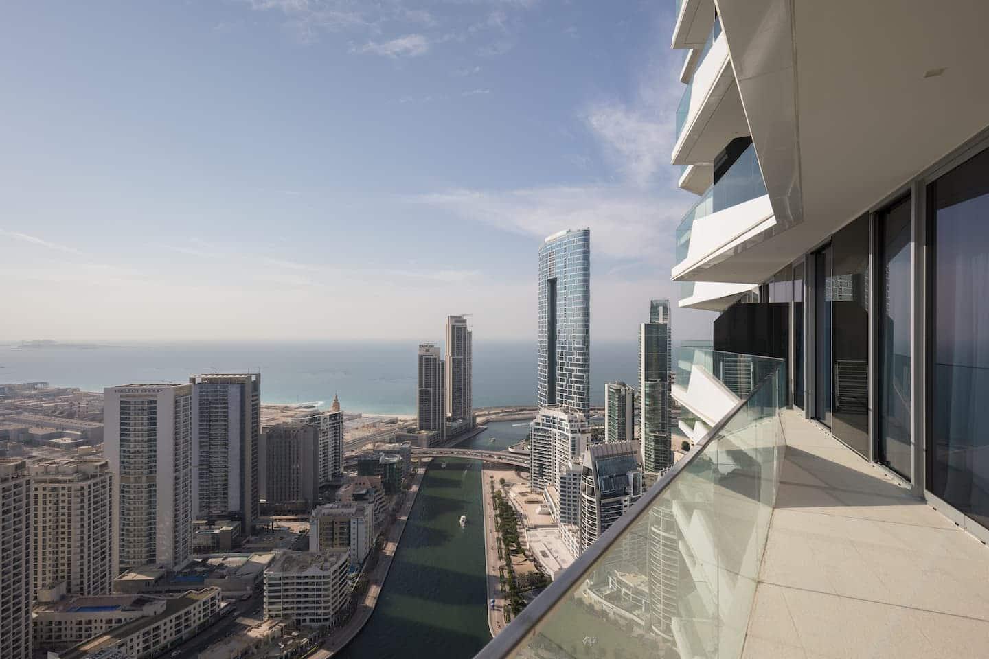Stella Maris 42nd-Floor 2BR with Dubai Skyline Views — photo 18