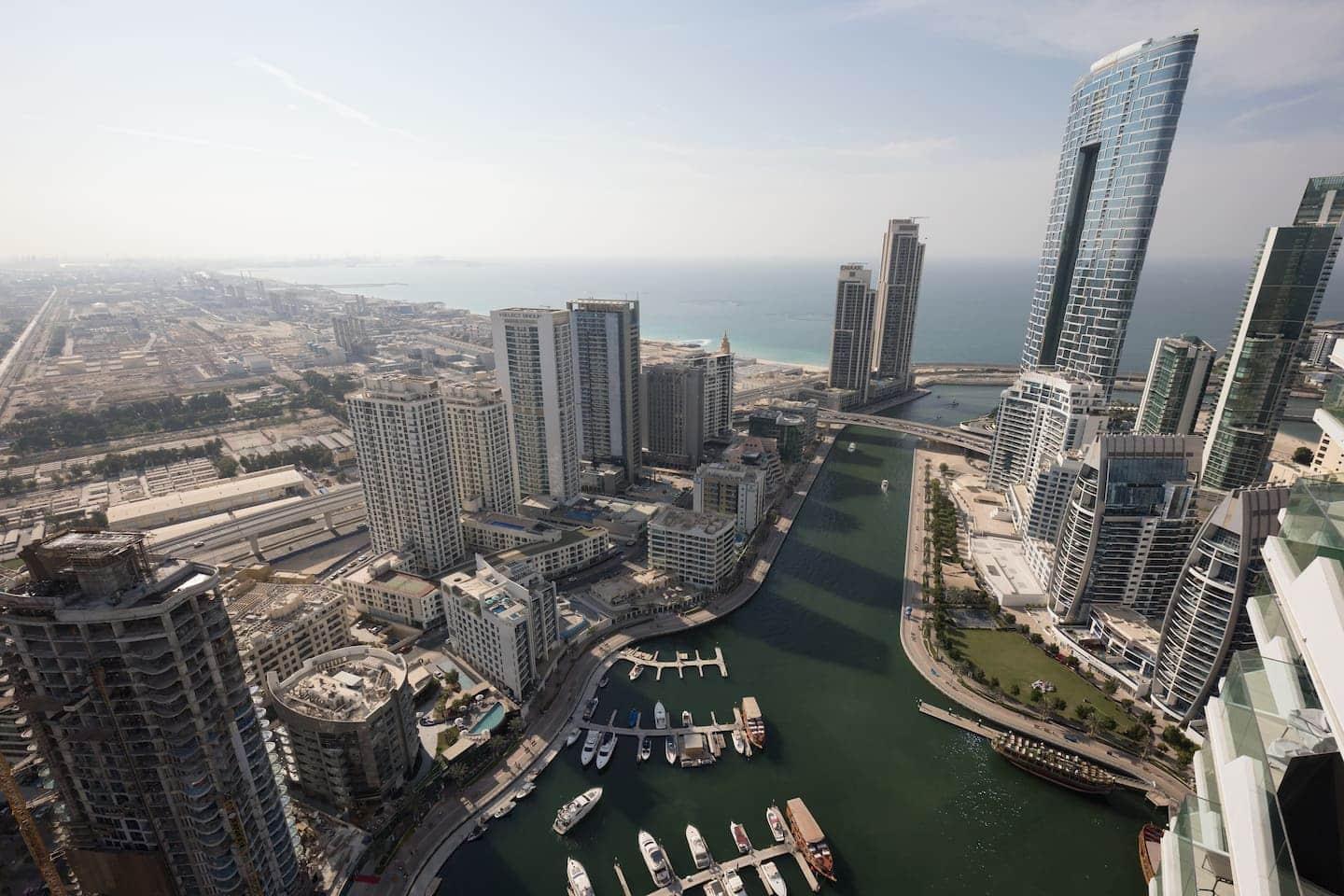 Stella Maris 42nd-Floor 2BR with Dubai Skyline Views — photo 31