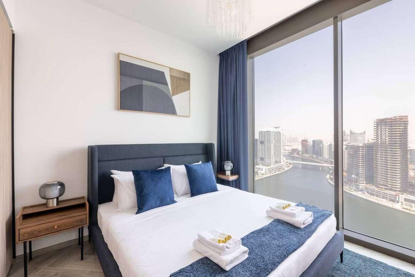 Canal View 1BR Apartment in Business Bay, Peninsula 2