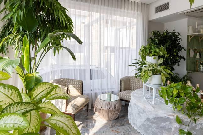 Semi-Private Garden Cafe Space and Flowers Boutique in Al Manara for Events and Photoshoots — photo 9