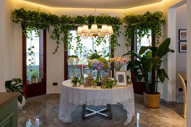 Semi-Private Garden Cafe Space and Flowers Boutique in Al Manara for Events and Photoshoots — photo 12