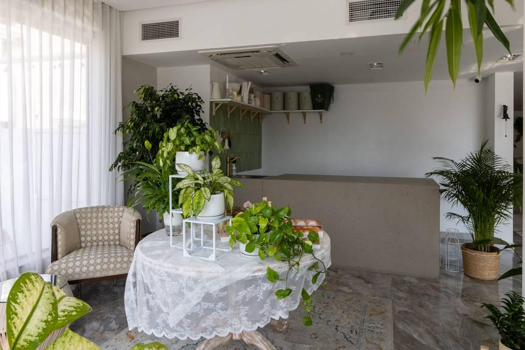 Fully Private Plant-Filled Cafe and Flowers Boutique in Al Manara for Shoots and Events — photo 11