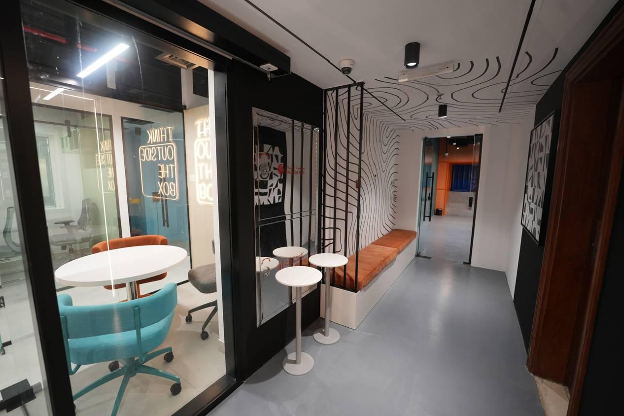 Arena, Podium Stage for Elite Events, Workshops, Networking and Meetups in Al Barsha — photo 7