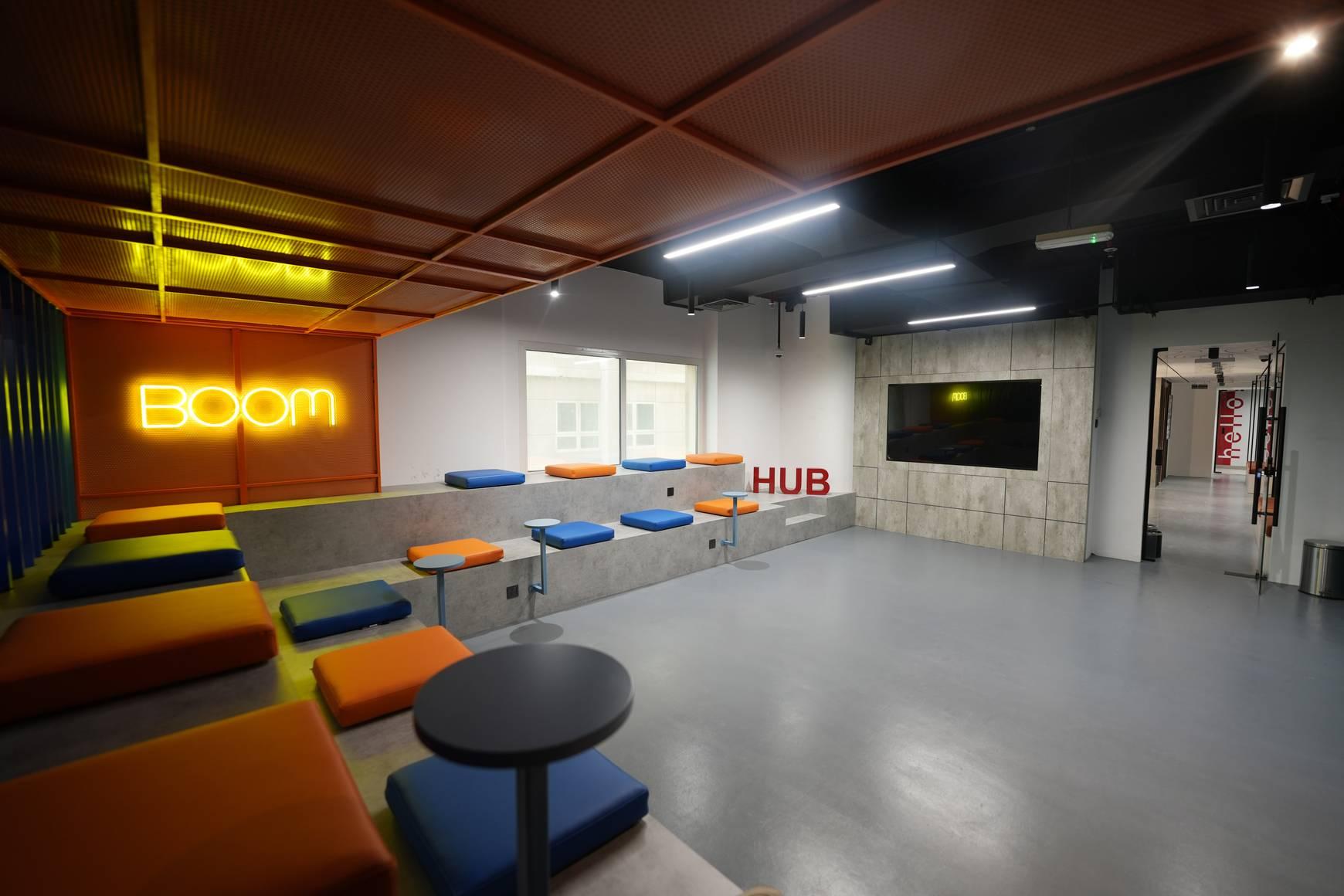 Arena, Podium Stage for Elite Events, Workshops, Networking and Meetups in Al Barsha — main photo