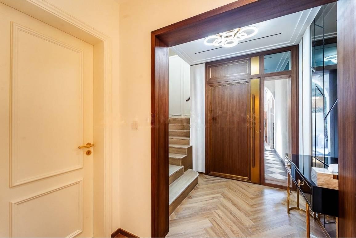 Two Story Villa for Photo and Video Shoots in JVT, Dubai — photo 6