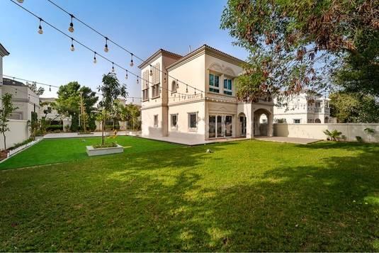 Two Story Villa for Photo and Video Shoots in JVT, Dubai — photo 18