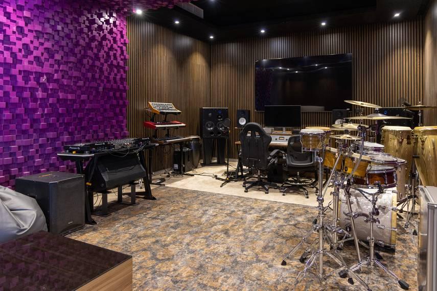 Recording Studio for Music and Podcasts in Al Awir, Dubai — photo 8
