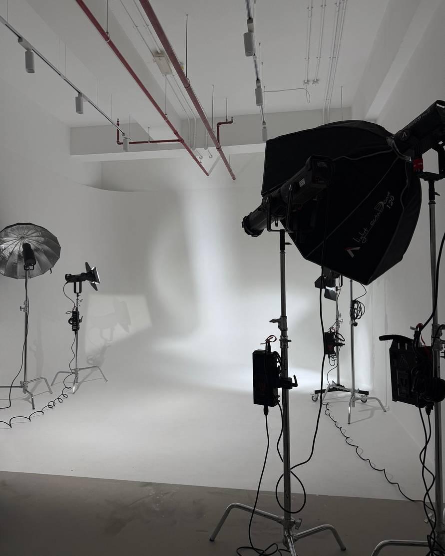 White Cyclorama Studio for Shoots in Dubai Production City — photo 2