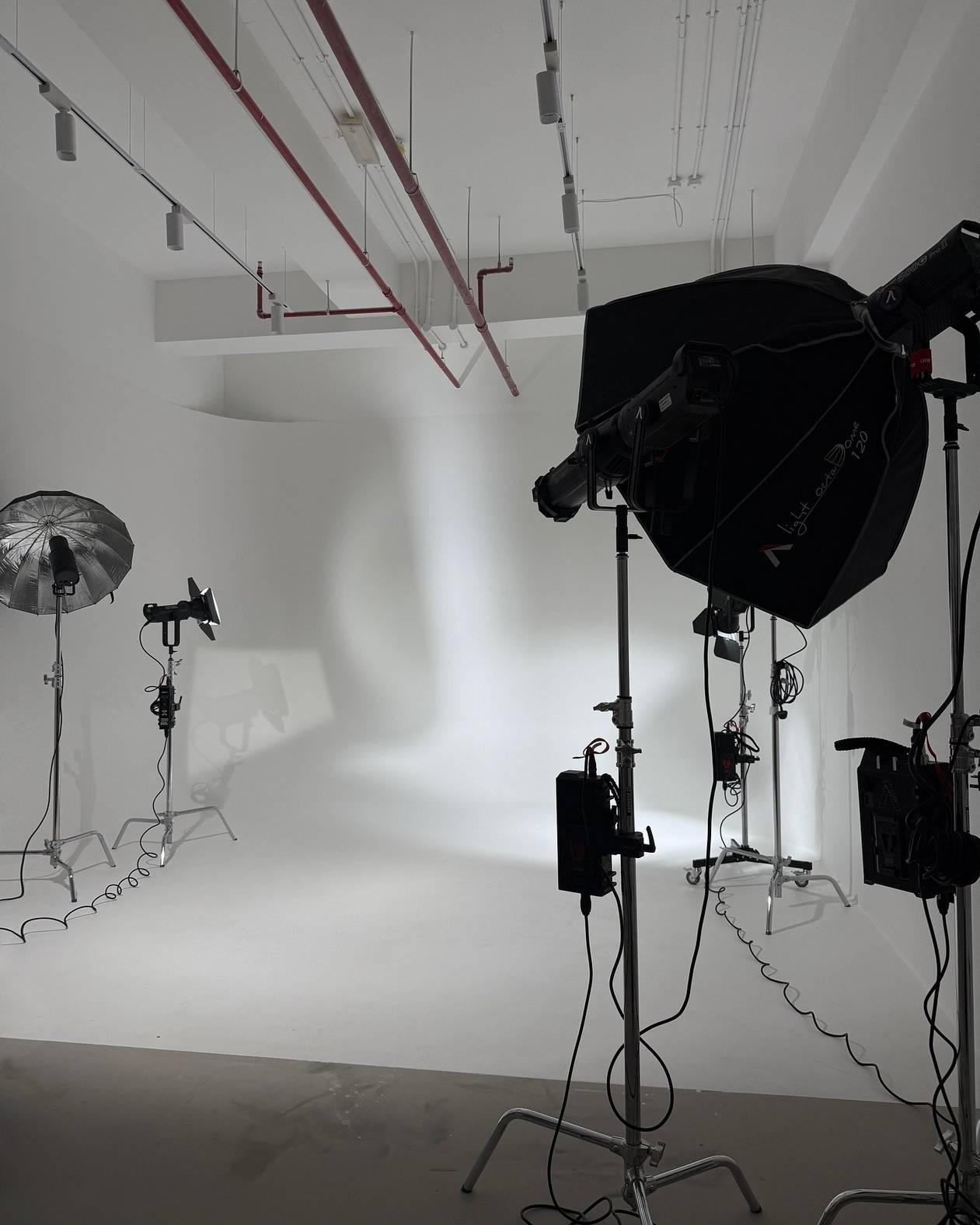 White Cyclorama Studio for Shoots in Dubai Production City — photo 2