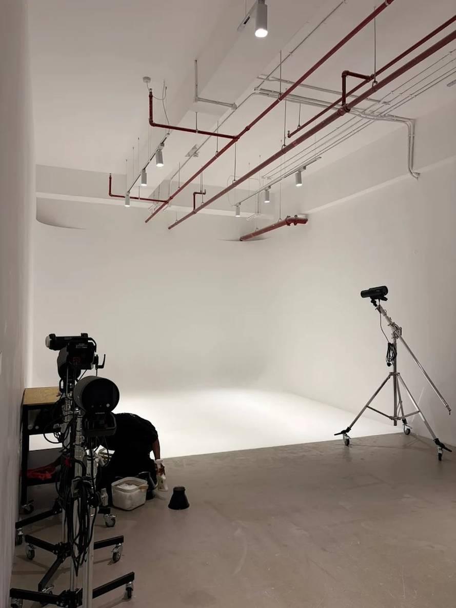 White Cyclorama Studio for Shoots in Dubai Production City — photo 7