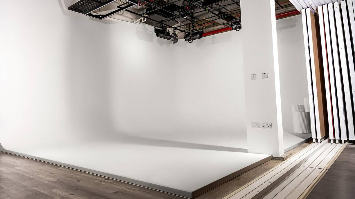 Photo Studio with 8m Infinity Cove in Nadd Al Hamar, Dubai 1